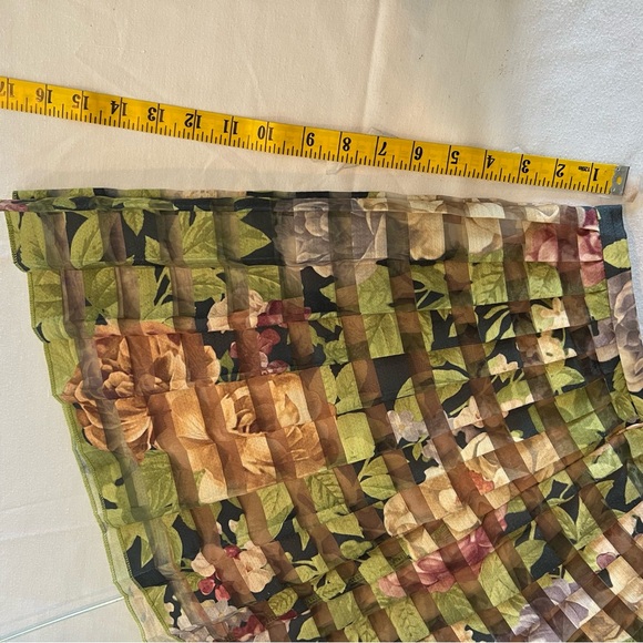 Zara Organza Basic Floral Multicolor Pleated Mini Skirt. Side zip closure,lined. - Picture 9 of 13